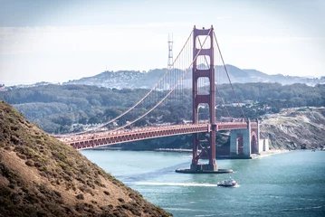Fensteraufkleber Golden Gate Bridge in San Francisco und Landschaft © oneinchpunch