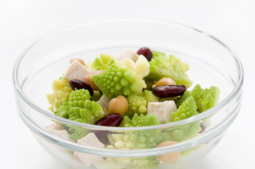 ロマネスコとミックスビーンズのサラダ