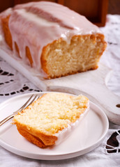 Vegan lemon cake with icing