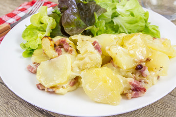 tartiflette et salade
