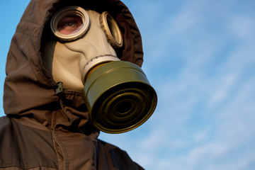 face mask against the sky, alarming the risk of contamination