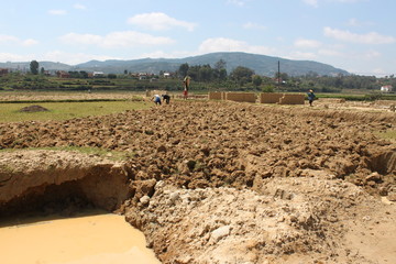 Ziegelproduktion aus Lehm in Madagascar