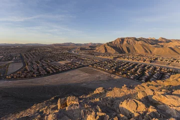 Foto op Aluminium Dawn view of new neighborhoods and Route 215 from the top of Lone Mountain in Northwest Las Vegas.   © trekandphoto