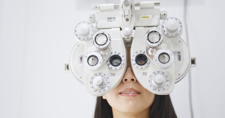 Woman doing eye test © leungchopan