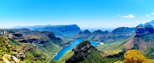 Photo sur Plexiglas Ciel bleu Vue sur le highveld et le barrage de la rivière Blyde dans la réserve de Blyde River Canyon, le long de la route panoramique dans la province de Mpumalanga en Afrique du Sud