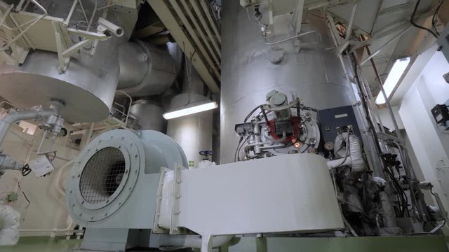 Steam boiler of vessel low angle