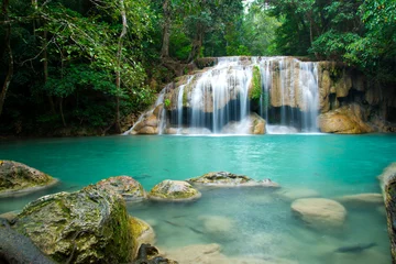 Foto auf Acrylglas Erawan-Wasserfall im thailändischen Nationalpark © khamkula