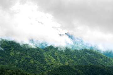 Fog and mountains that care for the season of lonely people, or go with the family on the day of the festival, then enjoy the winter.