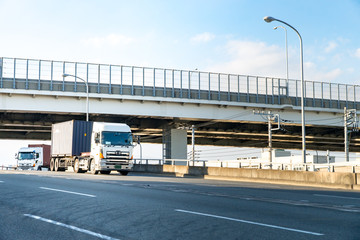 コンテナ運搬大型トレーラー