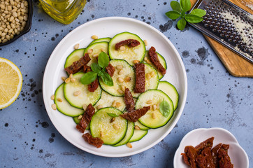 Slices raw zucchini