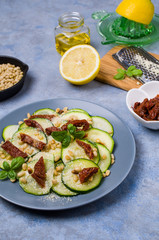 Slices raw zucchini