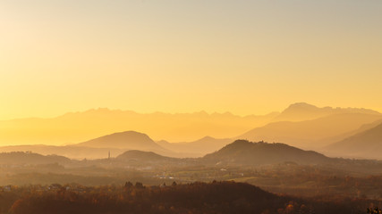 Naklejka premium colorful autumn sunset in the italian countryside
