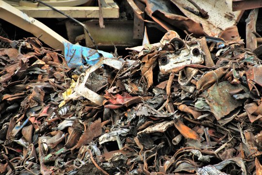 Scrap is not garbage but the valuable raw material from the new is created and thus does not pollute the environment.