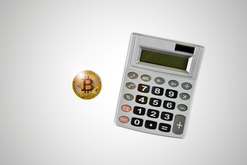 Bitcoin i kalkulator - obrazy, fototapety, plakaty