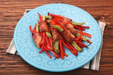 Delicious bacon-wrapped green beans and pepper bell, healthy and
