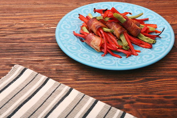 Delicious bacon-wrapped green beans and pepper bell, healthy and