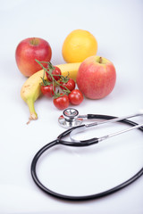 Obst und Gemüse mit einem Stethoskop