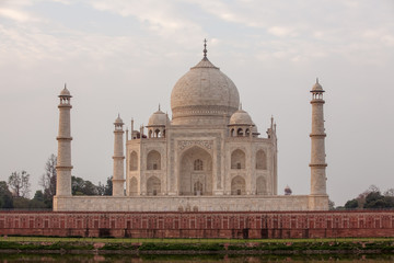 Fototapeta na wymiar View to Taj Mahal across Yamuna river, Agra, India