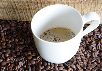 Kaffee und Kaffeebohnen