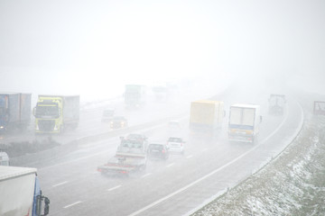 Autobahn im Winter