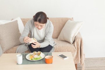 食事・女性