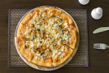 Seafood Pizza