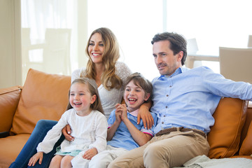 Obraz premium Family watching tv