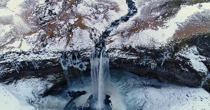 cascade en vue aérienne, Islande