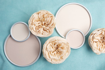 Austin roses with a round frame with a place for designer's text