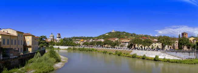 Fototapeta na wymiar Verona e Fiume Adige Veneto Italia Europa Verona and Adige River Veneto Italy Europe 