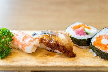 mix raw sushi set