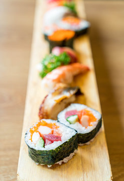 mix raw sushi set