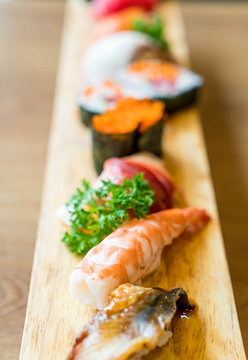 mix raw sushi set