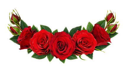 Obraz premium Czerwone kwiaty róży, pąki i liście w układzie kwiatowym