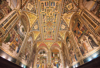 Fototapeta na wymiar Interior of Duomo di Siena or Siena Cathedral