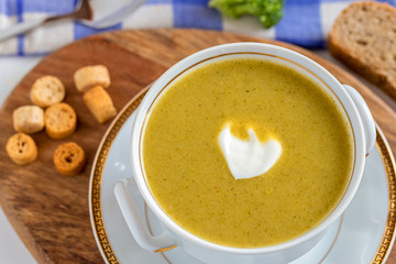 Vegetarian cream soup with broccoli and croutons.