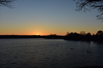 Naklejka premium Sunset on the Lake