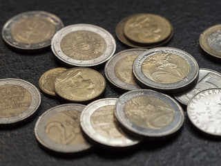 Gros plan (macro) : tas de pièces de monnaie (euro)