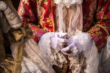 Naklejka premium Traditional venetian carnival costume