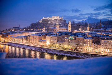 Fototapeta na wymiar Salzburger Altstadt im Winter, Malerisch