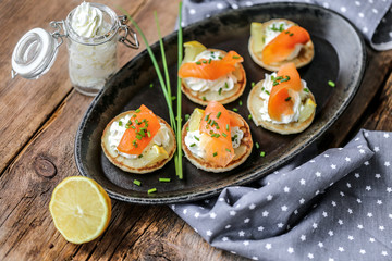 blinis saumon fumés et crème ciboulette