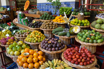 Fototapeta na wymiar Obststand Markt Funchal Madeira Portugal