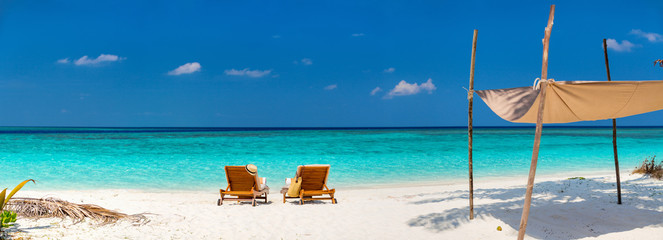 Obraz na płótnie Canvas Beautiful tropical beach at Maldives