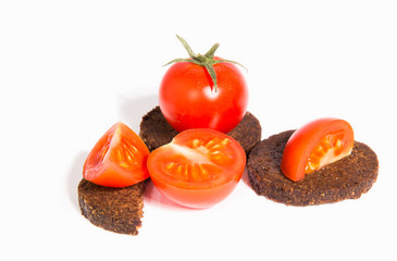 Tomaten mit Pumpernickel