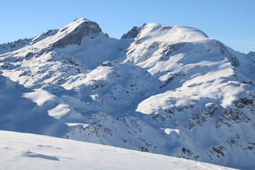Skitourenparadies Bivio,
Piz d&acute;Emmat Dadaint 2927m 
und Piz d&acute;Emmat Dadora 2659m.