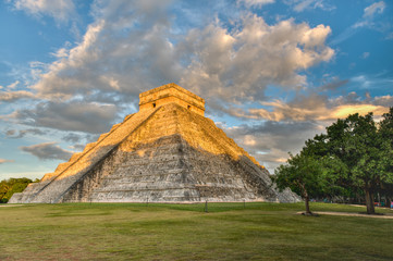 Die Kukulcán-Pyramide - obrazy, fototapety, plakaty