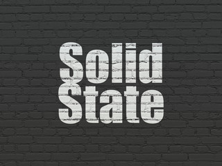 Obraz premium Science concept: Painted white text Solid State on Black Brick wall background