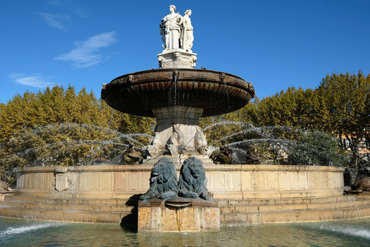 Historic famous rotonde fountain on cours mirabeau aix-en-provence aix en provence france photo