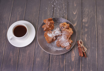 coffee cake and powdered sugar