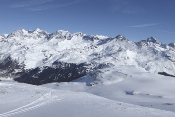 Skitourenparadies Bivio,
Blick von Crap da Radons 2370m
auf Piz d´Err- Gruppe.